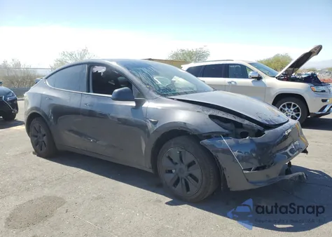 2025 Tesla Model Y from USA, damaged, VIN 7SAYGDED2SF266130